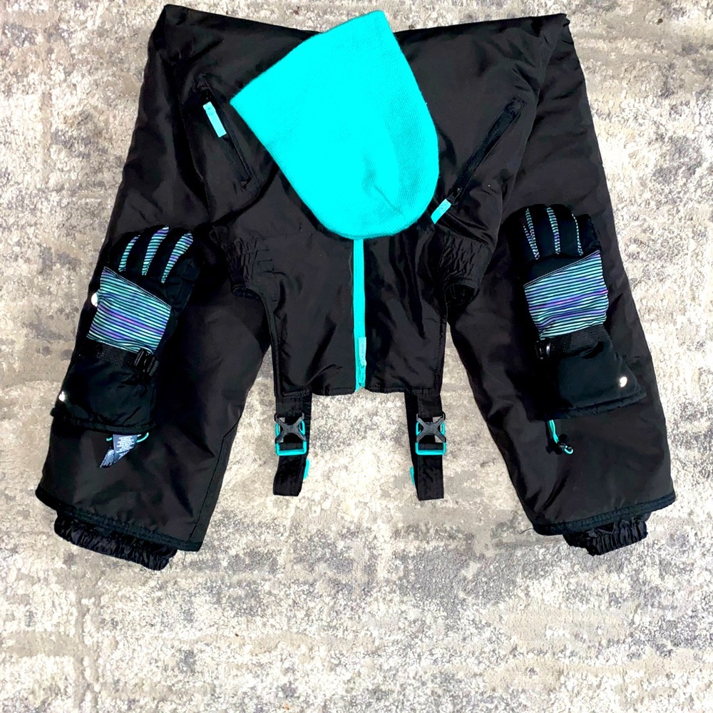 Girls snowsuit and gloves